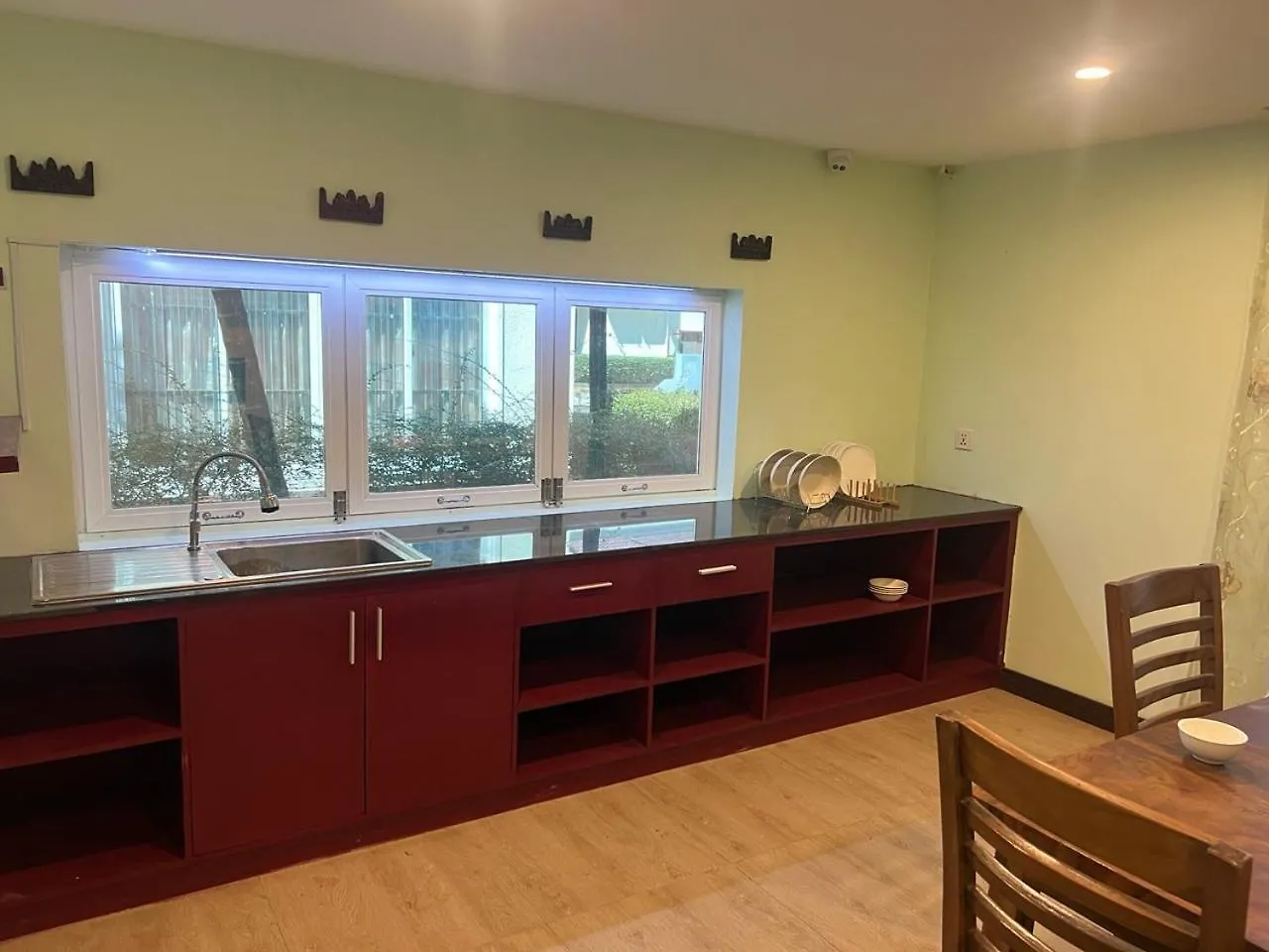 ***  Hawaii Lounge Hotel Sihanoukville Cambodia