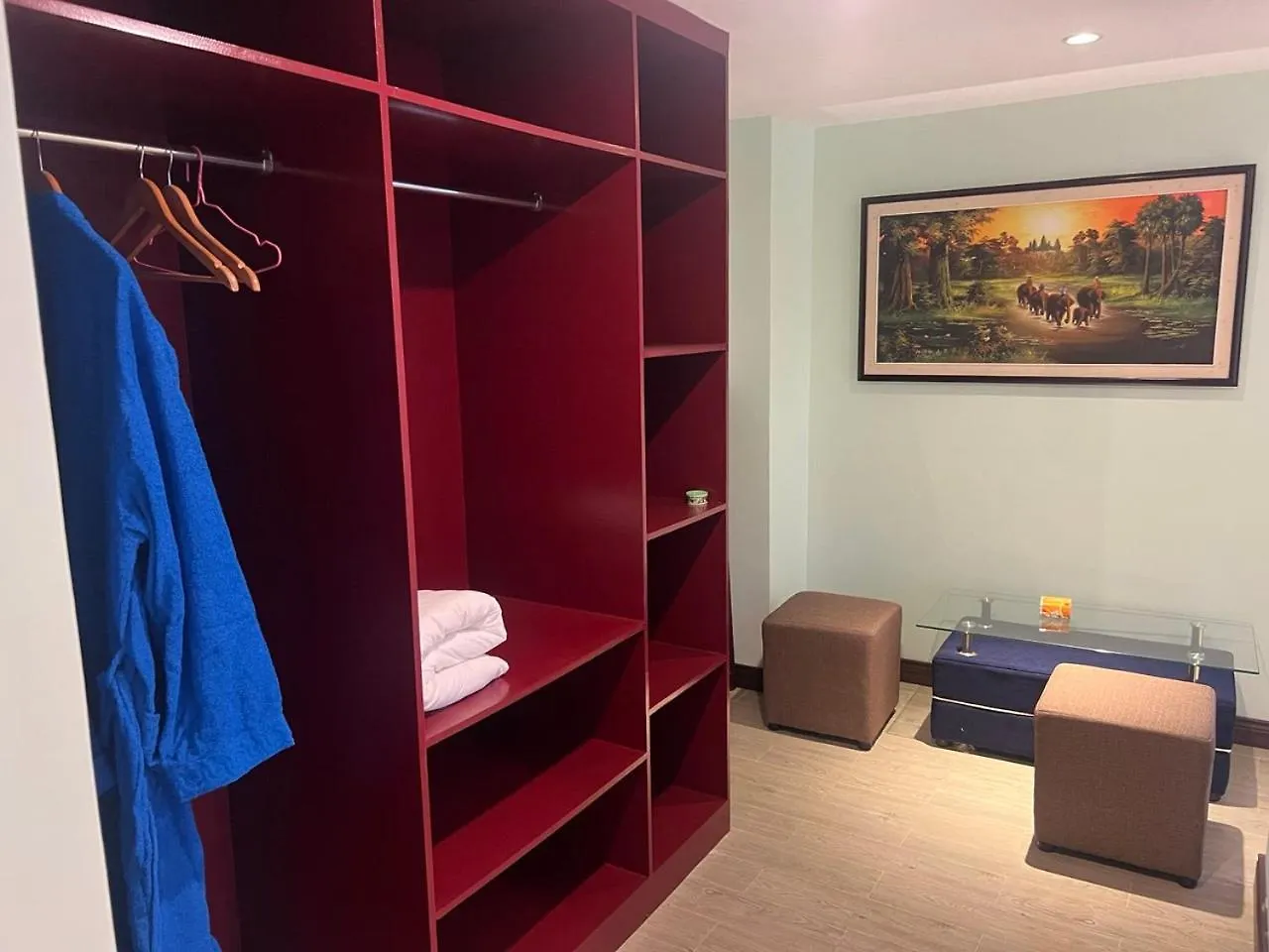 ***  Hawaii Lounge Hotel Sihanoukville Cambodia